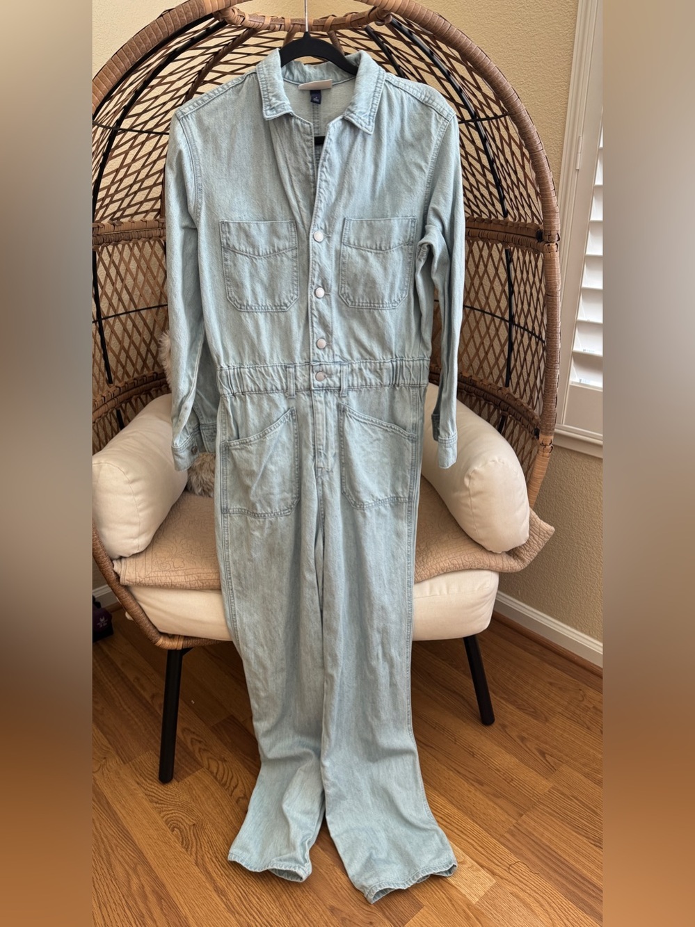 Universal Thread light blue denim jumpsuit size 6